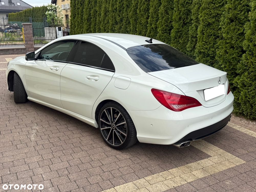 Mercedes-Benz CLA 180 7G-DCT - 4