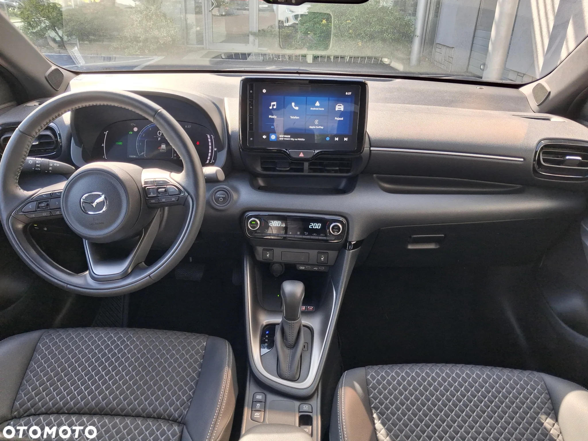 Mazda 2 Hybrid - 12