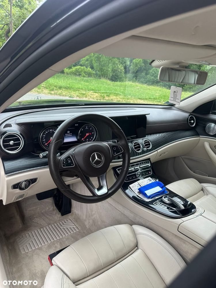 Mercedes-Benz Klasa E 220 d 4-Matic Business Edition 9G-TRONIC - 3