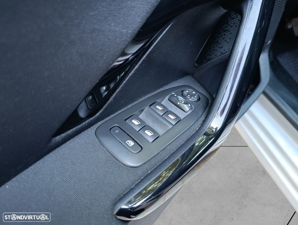 Peugeot 208 1.2 PureTech Allure EAT6 - 10