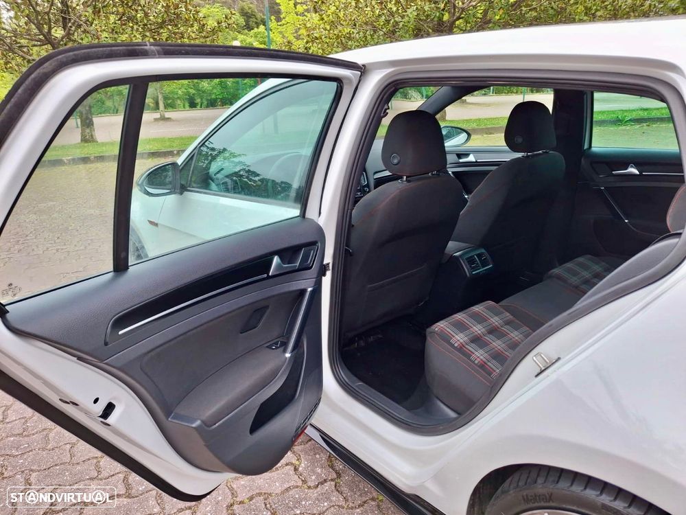 VW Golf GTI Performance BlueMotion - 14