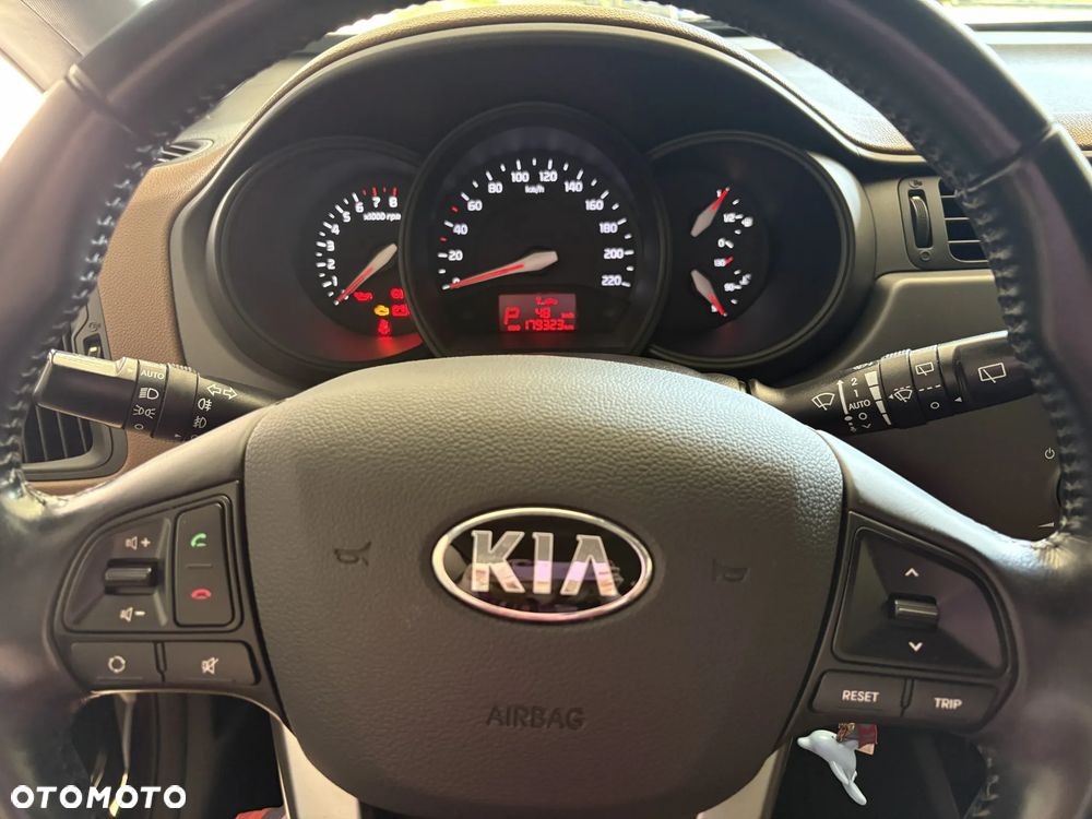 Kia Rio 1.4 L - 7