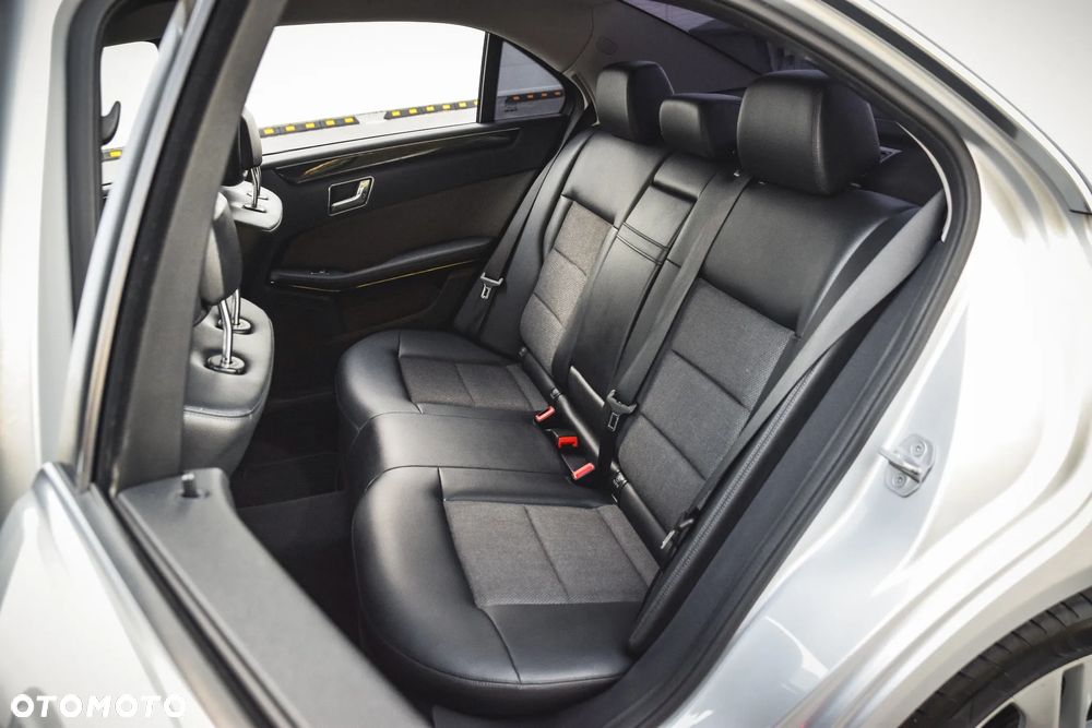 Mercedes-Benz Klasa E 200 CGI BlueEFFICIENCY 7G-TRONIC Avantgarde - 29