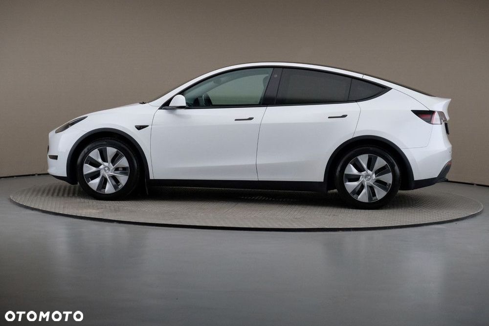 Tesla Model Y - 4