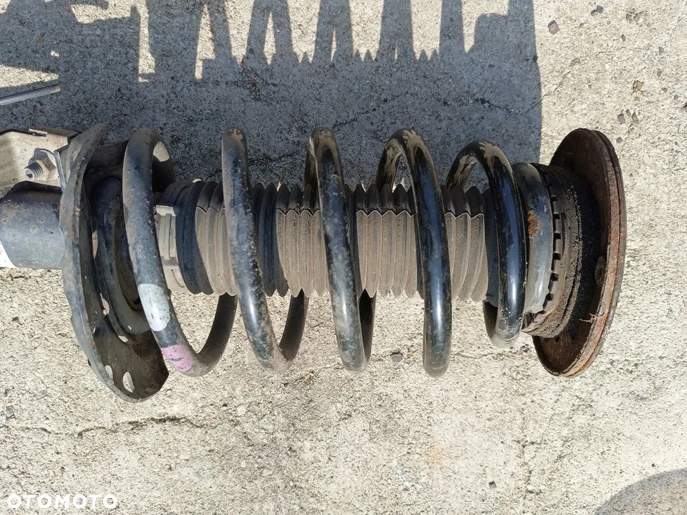 VOLVO XC60 I LIFT 2017R 2.4 D5  MCPERSON PRAWY PRZÓD 31340477 ZWROTNICA KOMPLETNA PIASTA - 4