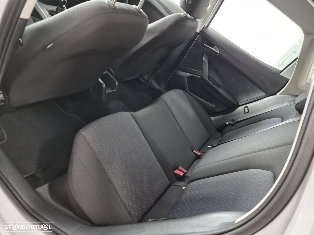 SEAT Arona - 12