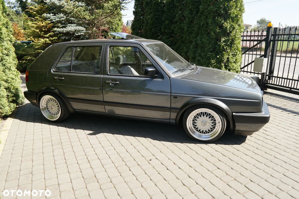 Volkswagen Golf - 16