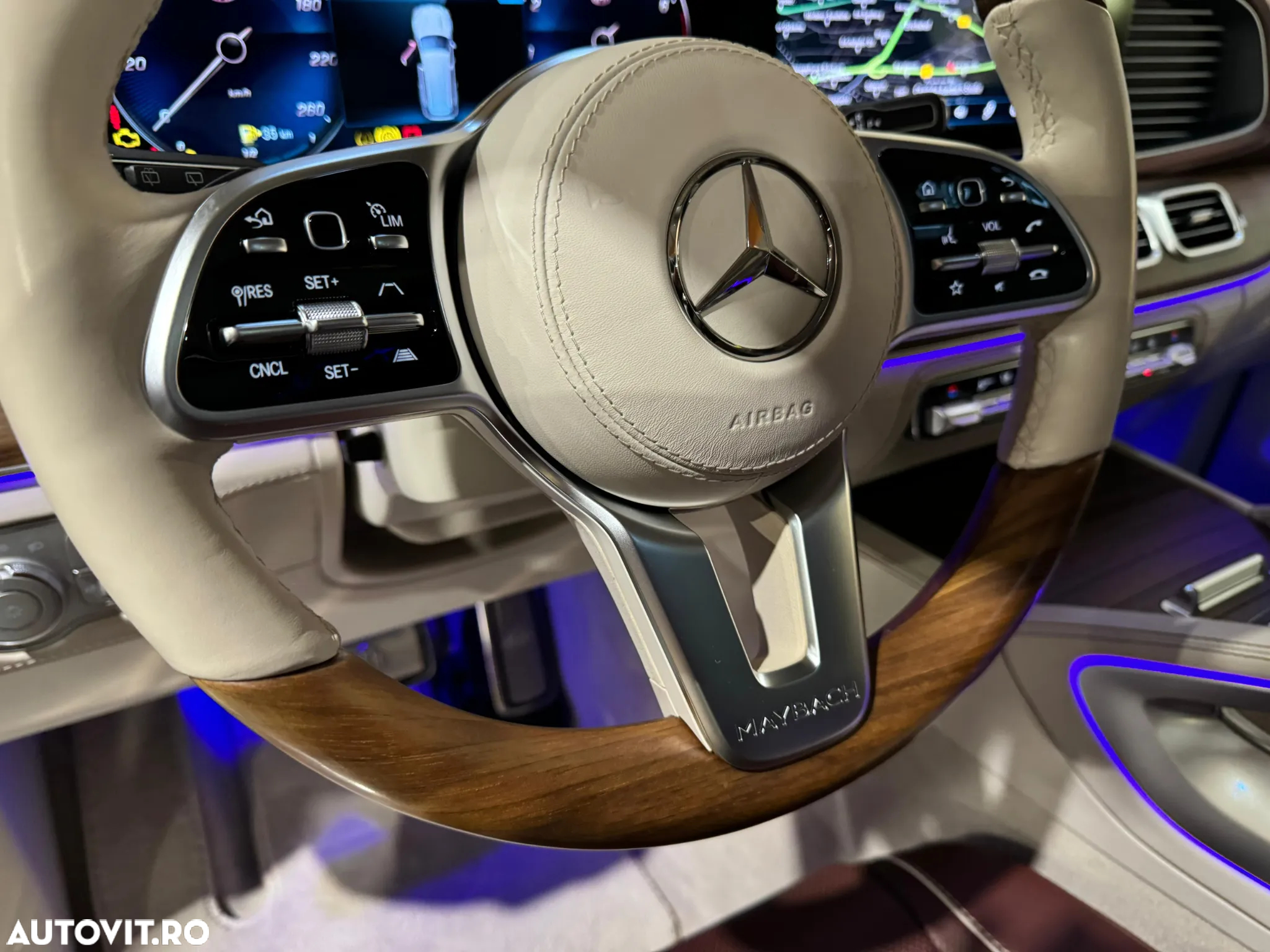 Mercedes-Benz GLS Maybach 600 4Matic 9G-TRONIC - 18
