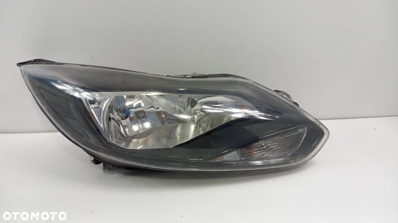 FORD FOCUS MK3 LAMPA PRZÓD PRAWA - 1