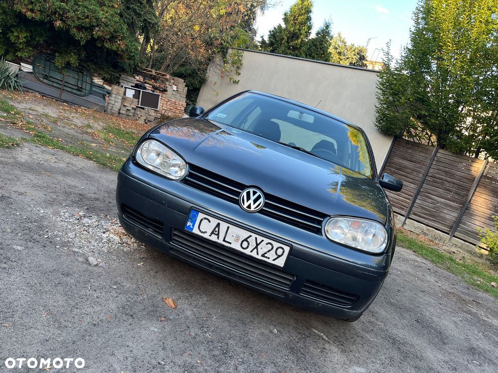 Volkswagen Golf - 1