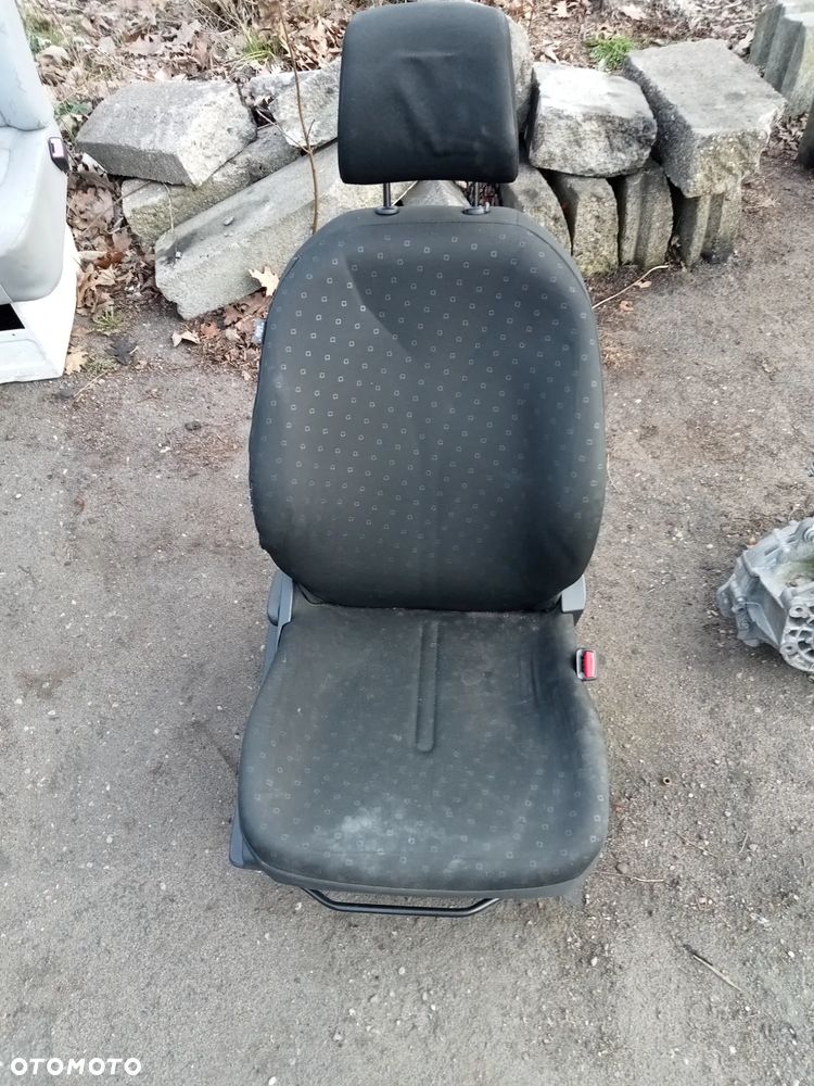 fotel prawy przód yaris 2