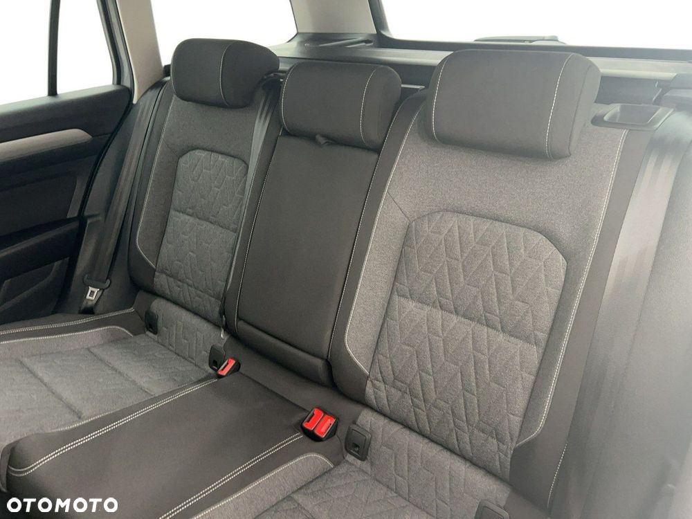 Volkswagen Passat - 12