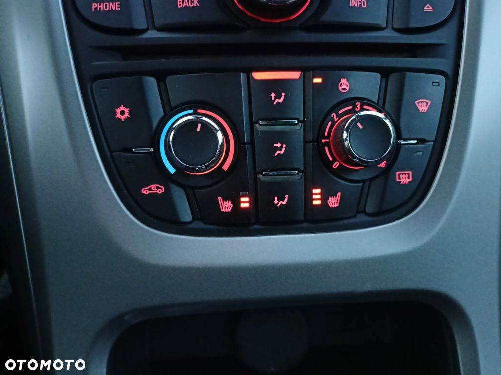 Opel Astra 1.4 Turbo 150 Jahre - 28