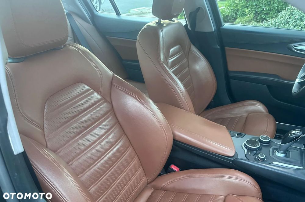 Alfa Romeo Giulia 2.0 Turbo 16V AT8-Q4 Ti - 20