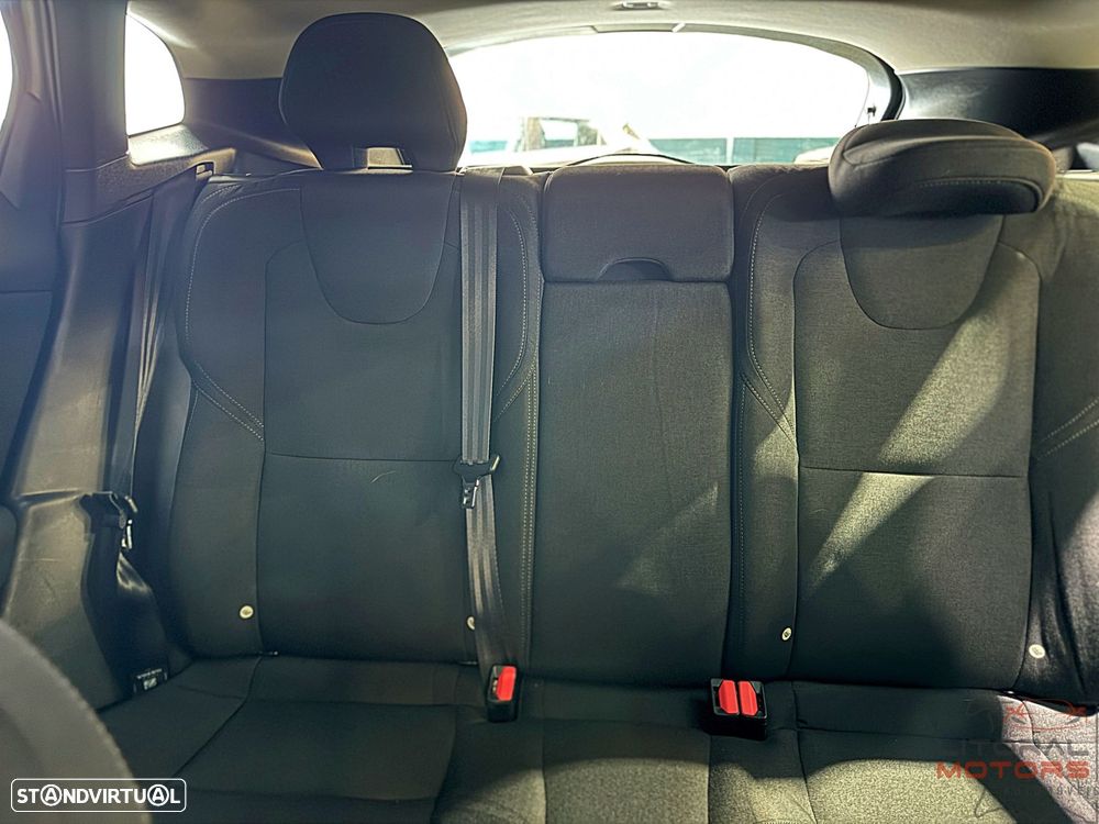 Volvo V40 1.6 D2 Momentum Powershift Eco - 33