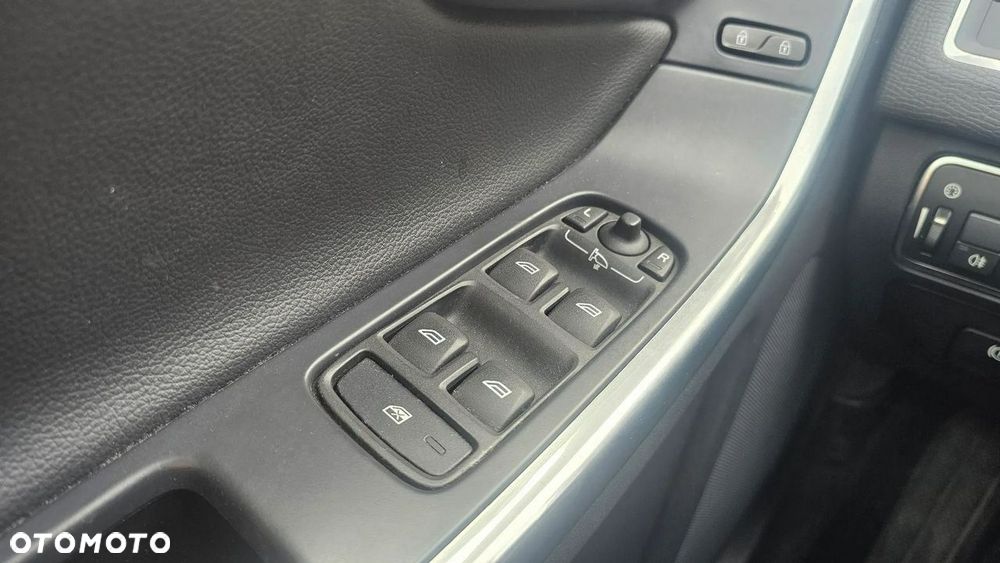 Volvo XC 60 D3 Geartronic Momentum - 33