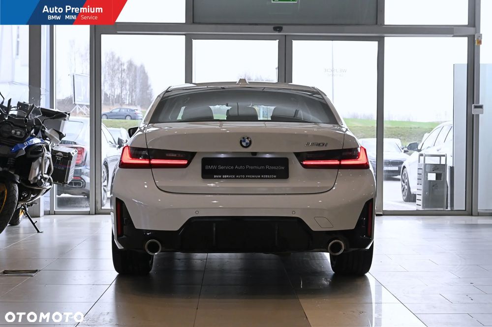 BMW Seria 3 330i M Sport - 17
