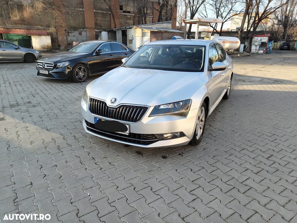 Skoda Superb 2.0 TDI DSG Ambition - 1