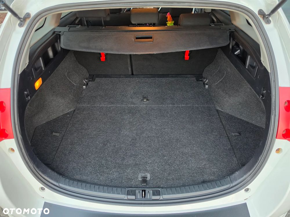 Toyota Auris 2.0 D-4D Prestige - 33