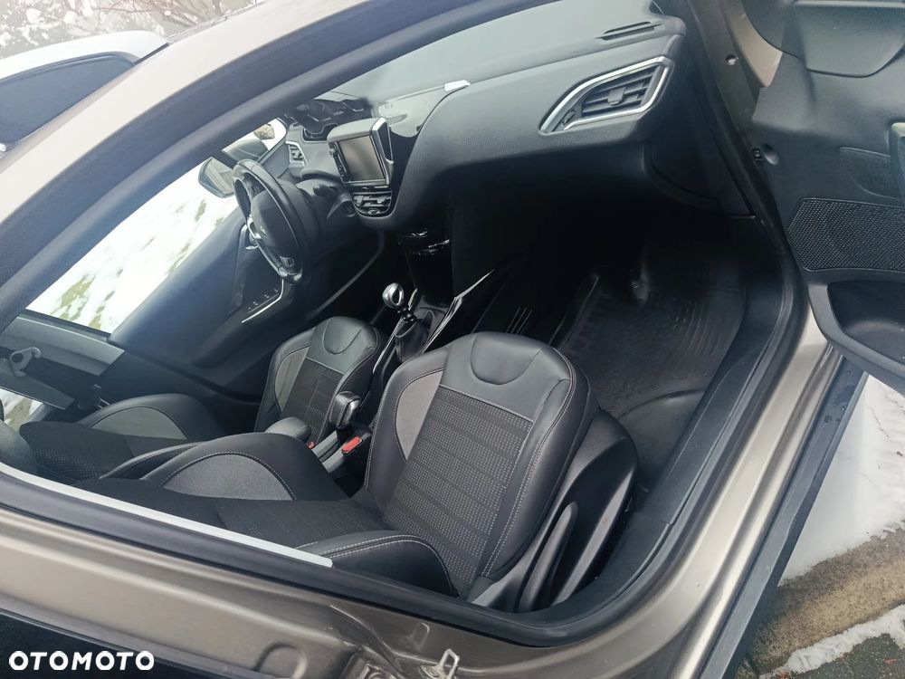 Peugeot 2008 1.2 Pure Tech Allure S&S - 7