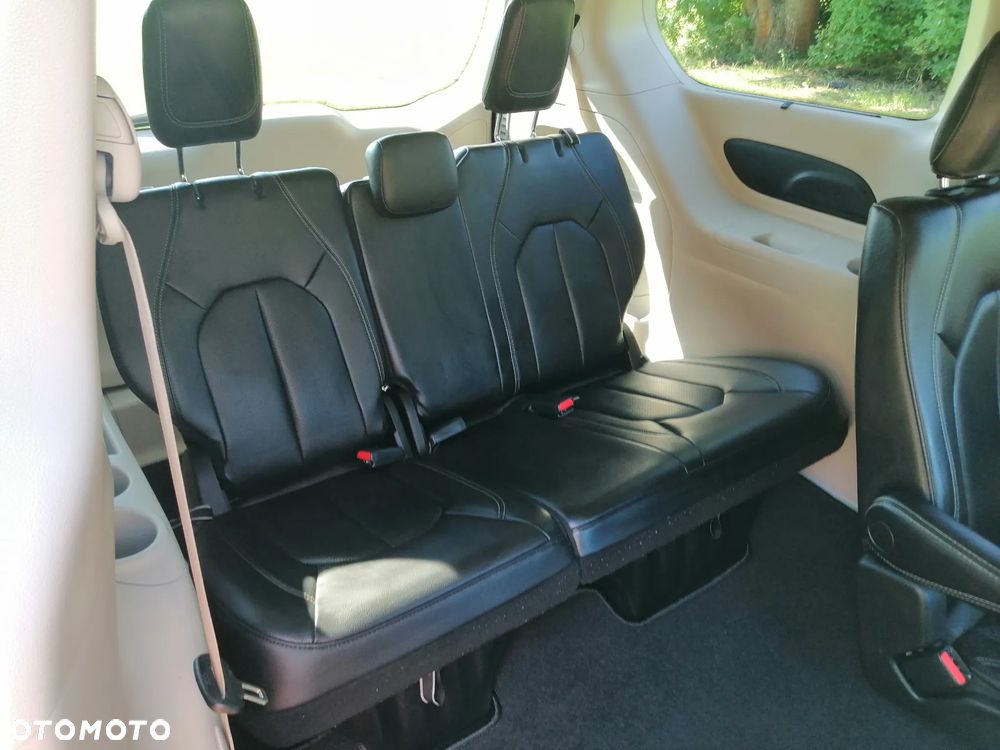 Chrysler Pacifica - 14