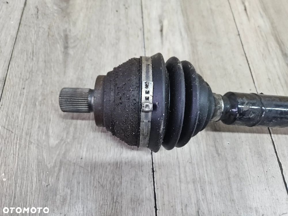 Półoś prawa przednia VW Tiguan 2,0 TDI 2014 rok 5N0407766B - 2