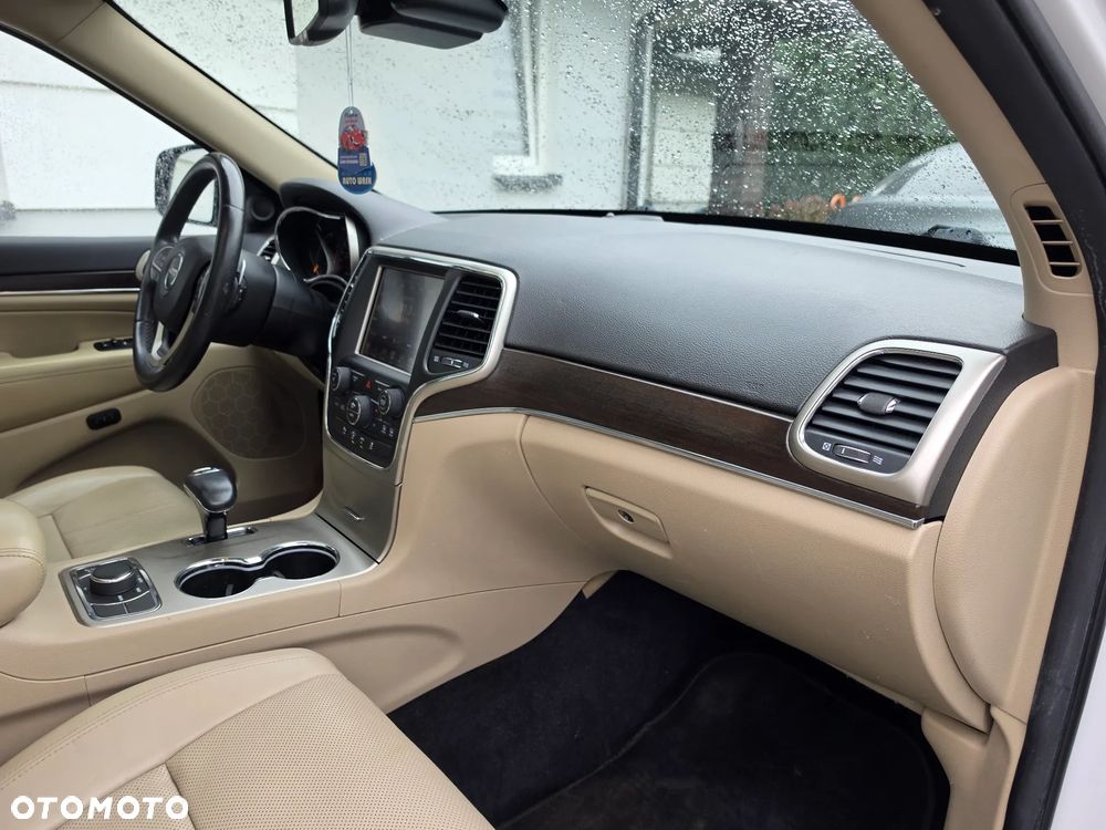 Jeep Grand Cherokee - 31