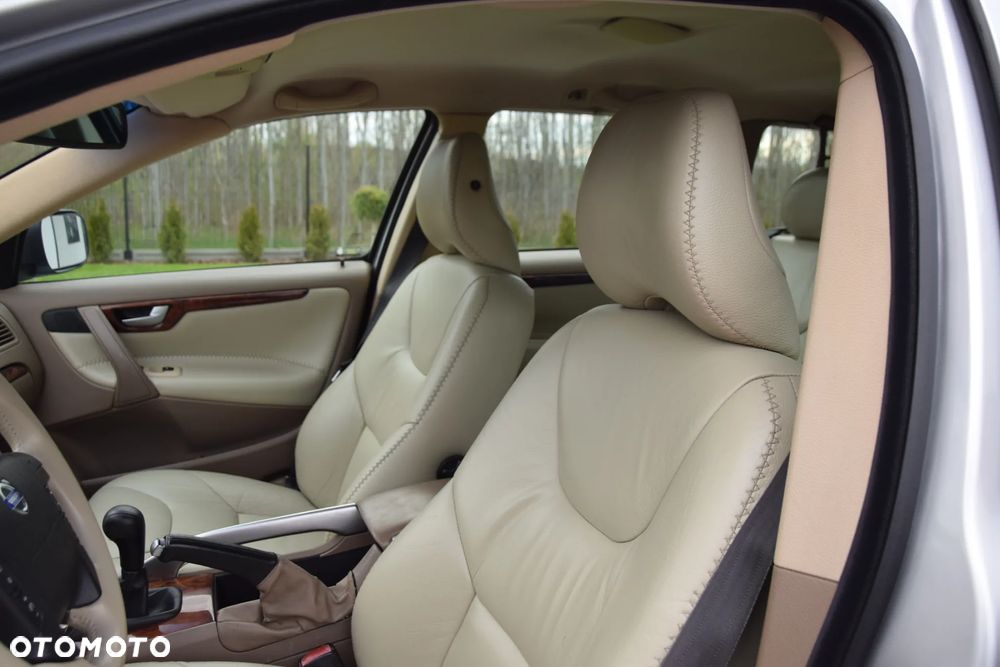 Volvo V70 2.5T AWD Summum - 26