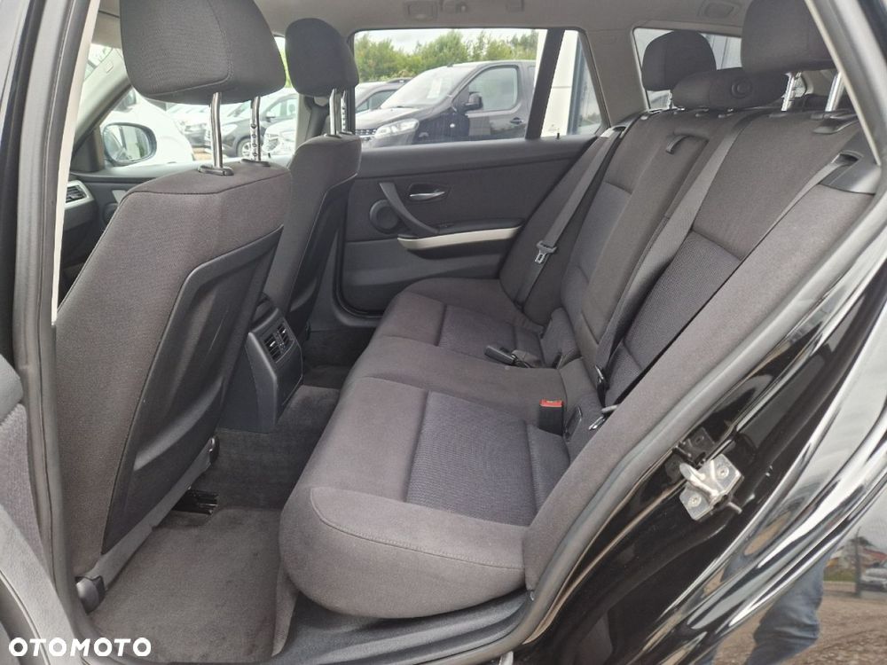 BMW Seria 3 318d Touring - 8