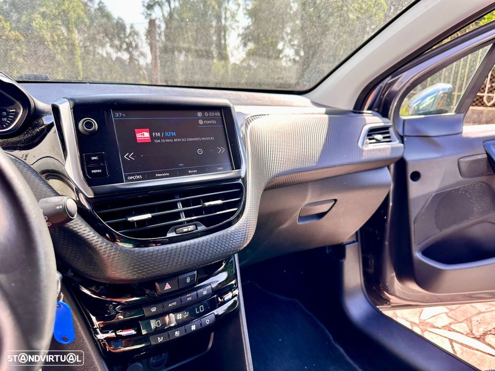 Peugeot 2008 1.2 PureTech Signature - 12