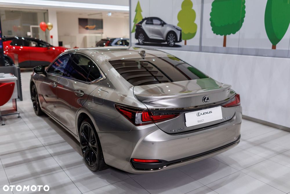 Lexus ES 300h F Sport Design - 6