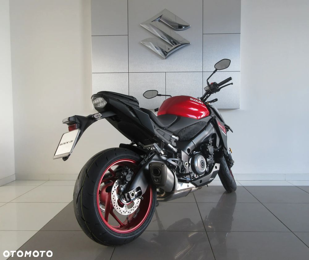 Suzuki GSX - 6
