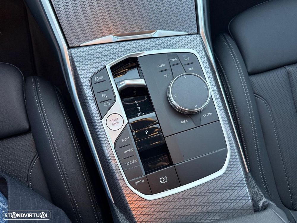 BMW 330 e Pack Desportivo M Pro Auto - 8