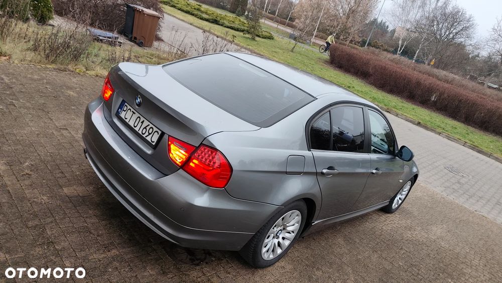 BMW Seria 3 318d DPF Edition Sport - 21
