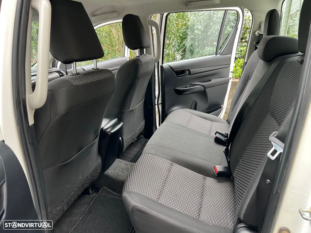 Toyota Hilux 2.4 D-4D 4WD CD CM - 12