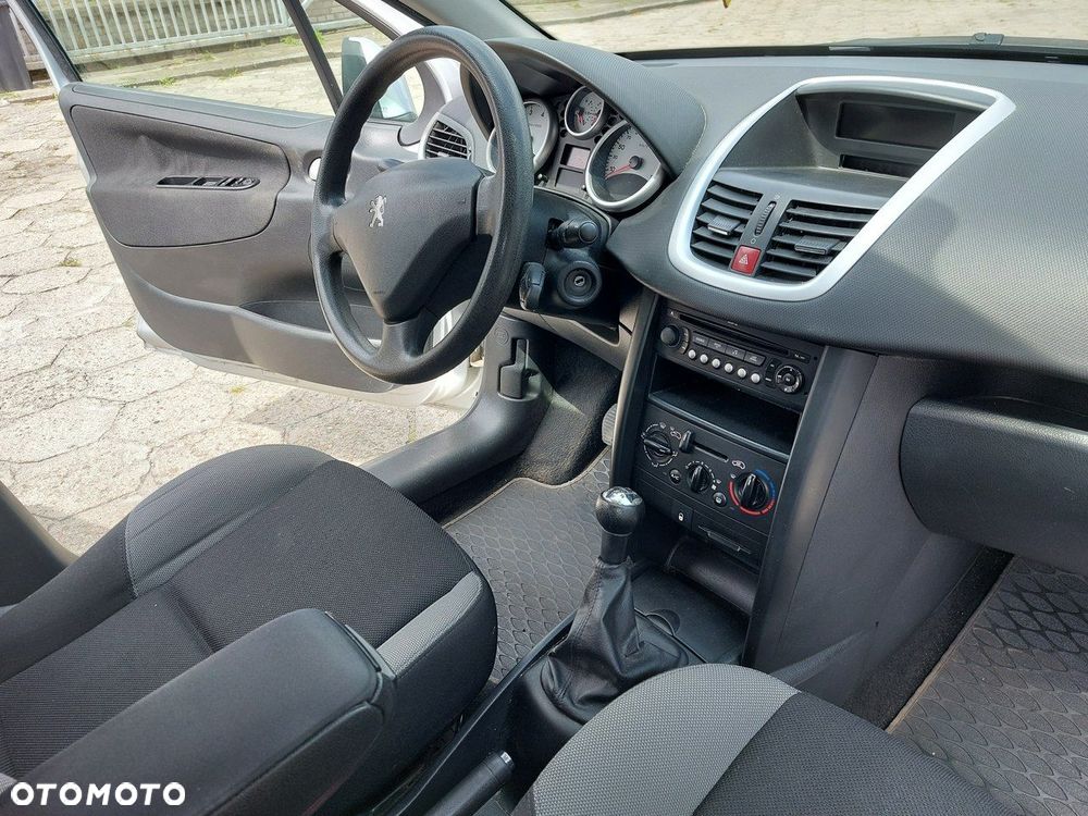 Peugeot 207 - 11