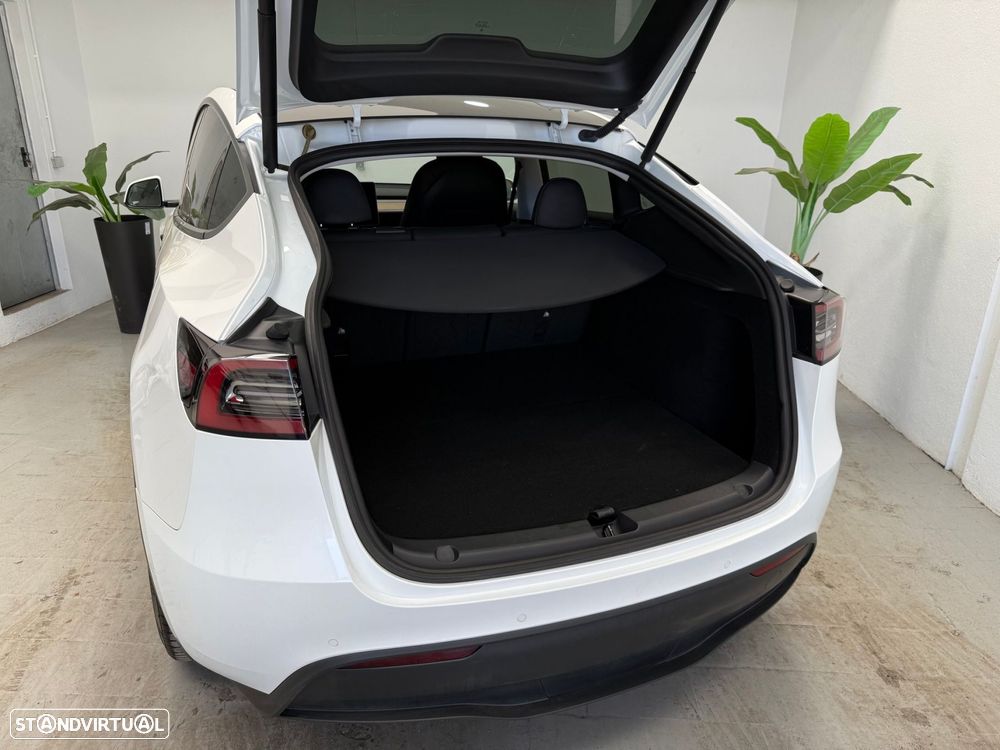 Tesla Model Y Performance Dual Motor AWD - 15