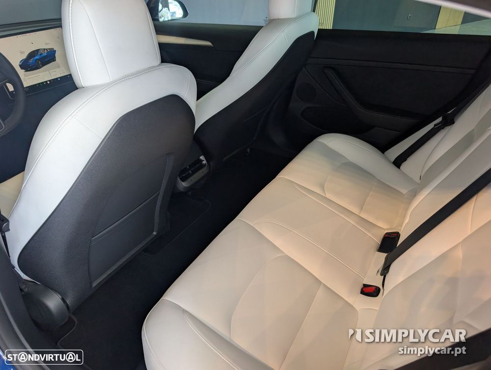 Tesla Model 3 - 8