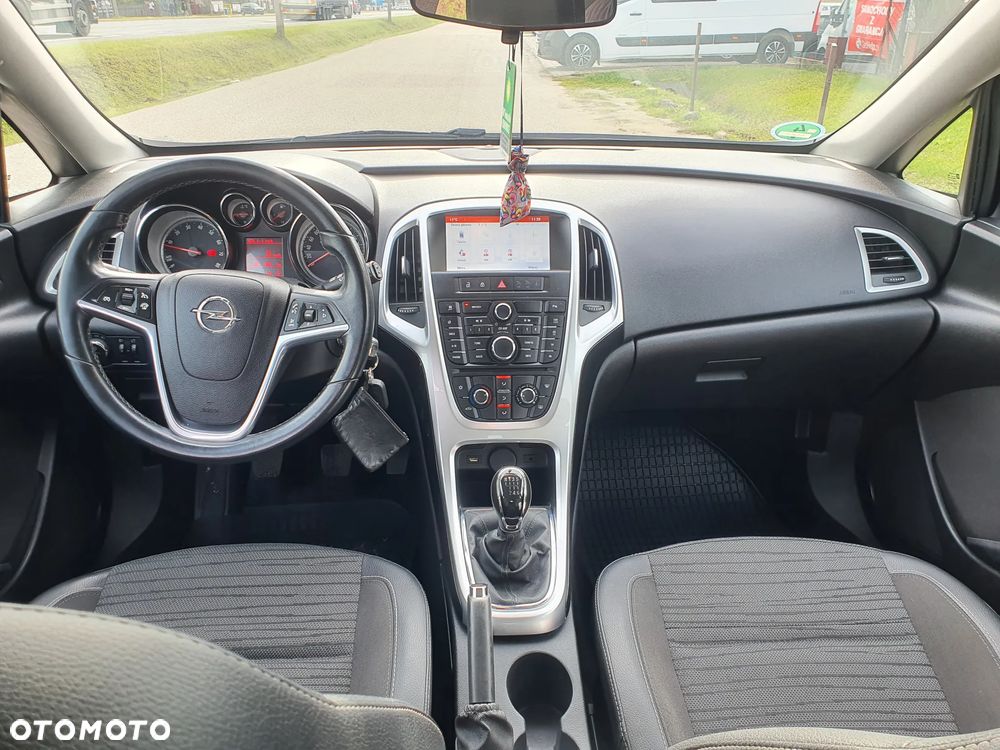 Opel Astra IV 1.4 T Cosmo - 11