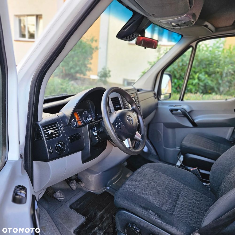 Mercedes-Benz Sprinter - 14