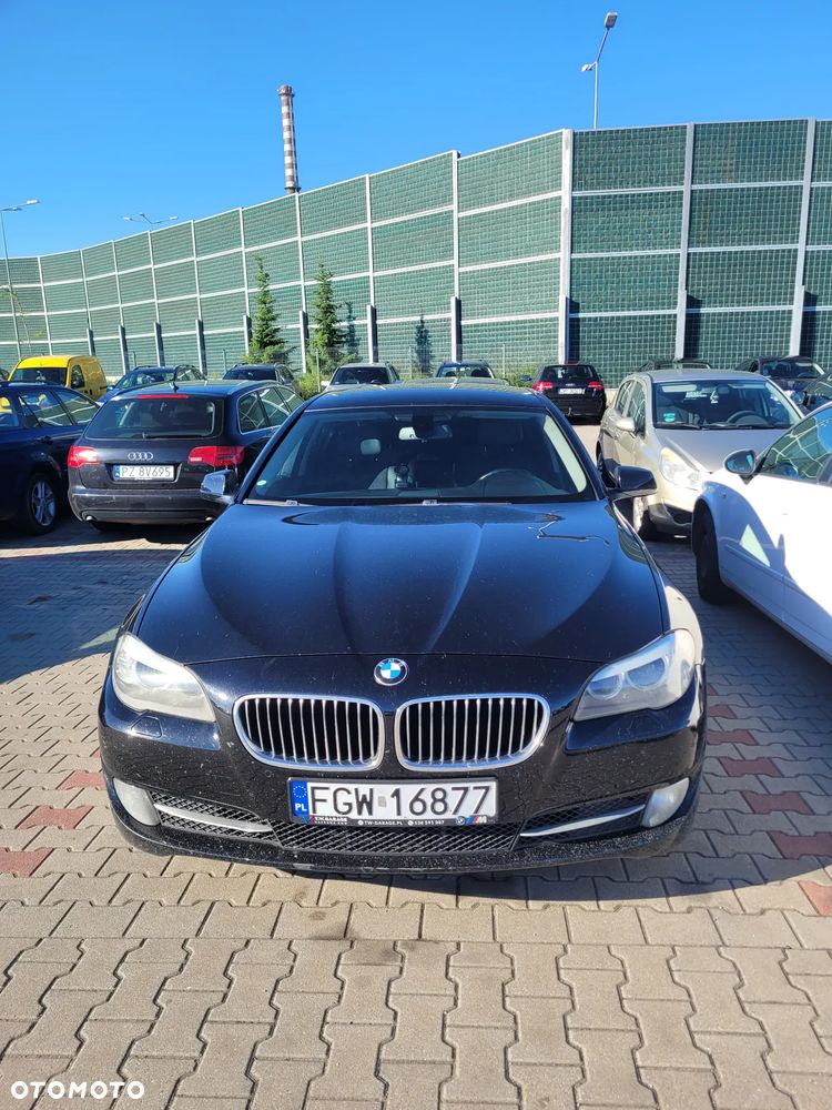 BMW Seria 5 525d xDrive - 14