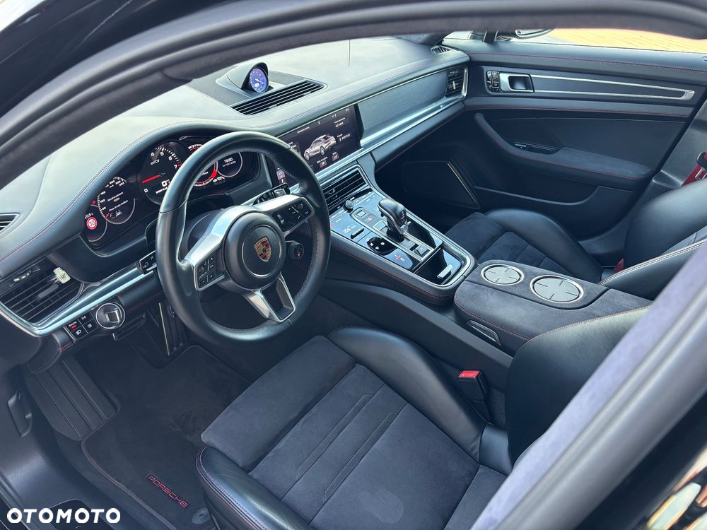 Porsche Panamera GTS Sport Turismo - 14