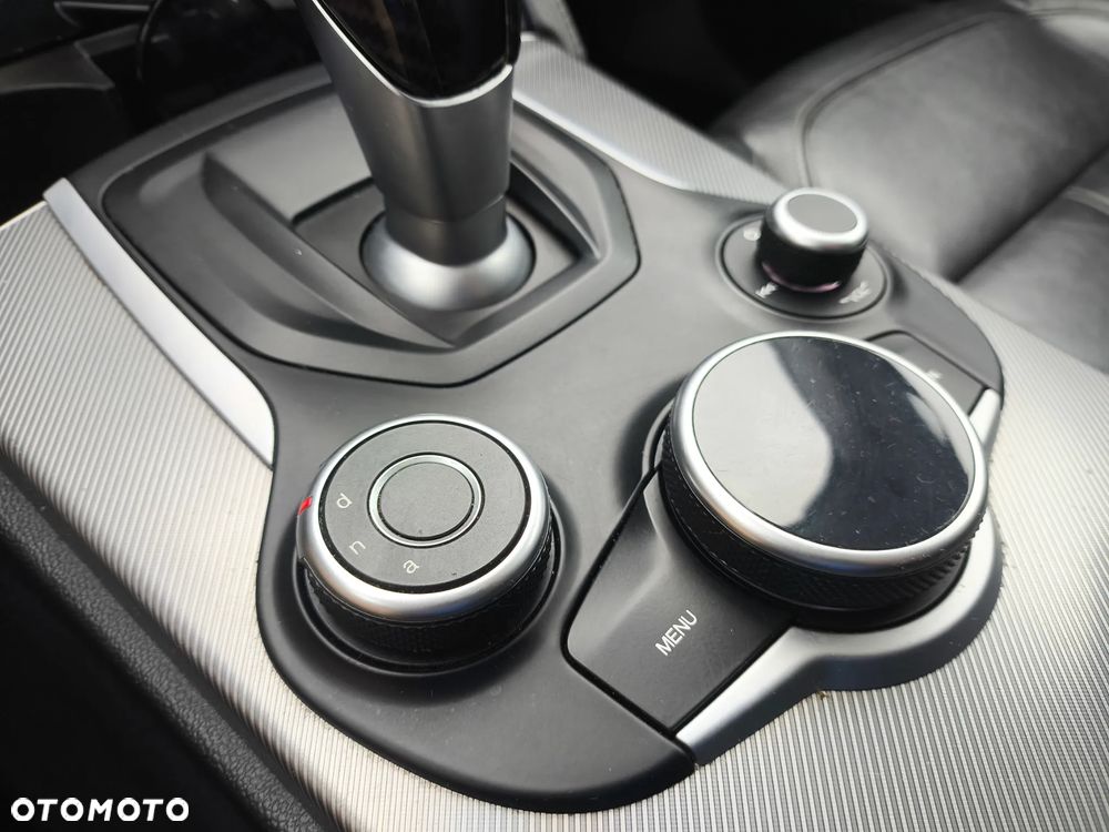 Alfa Romeo Stelvio 2.0 Turbo Executive Q4 - 8