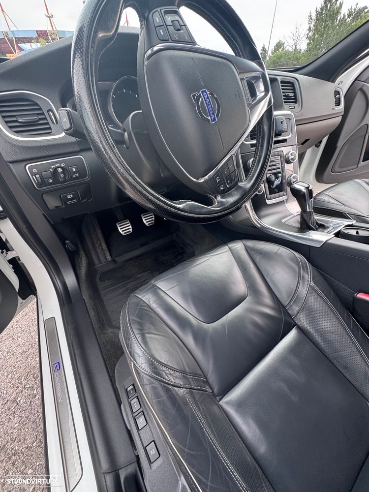 Volvo V60 2.0 D4 R-Design - 29