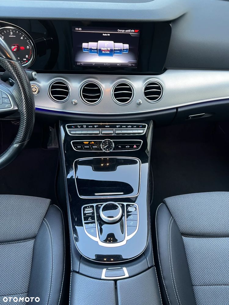 Mercedes-Benz Klasa E 220 d 4Matic 9G-TRONIC - 23