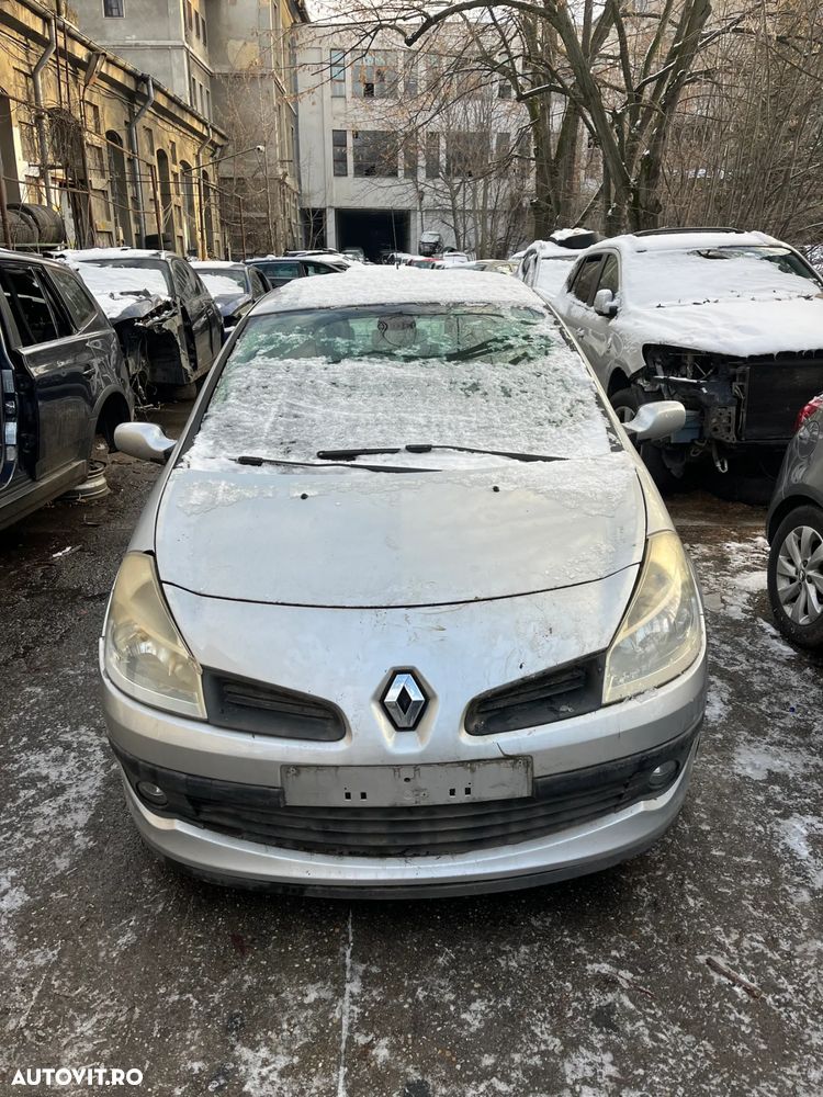 Dezmembrez Renault Clio 3 gri argintiu benzina 2007 - 3