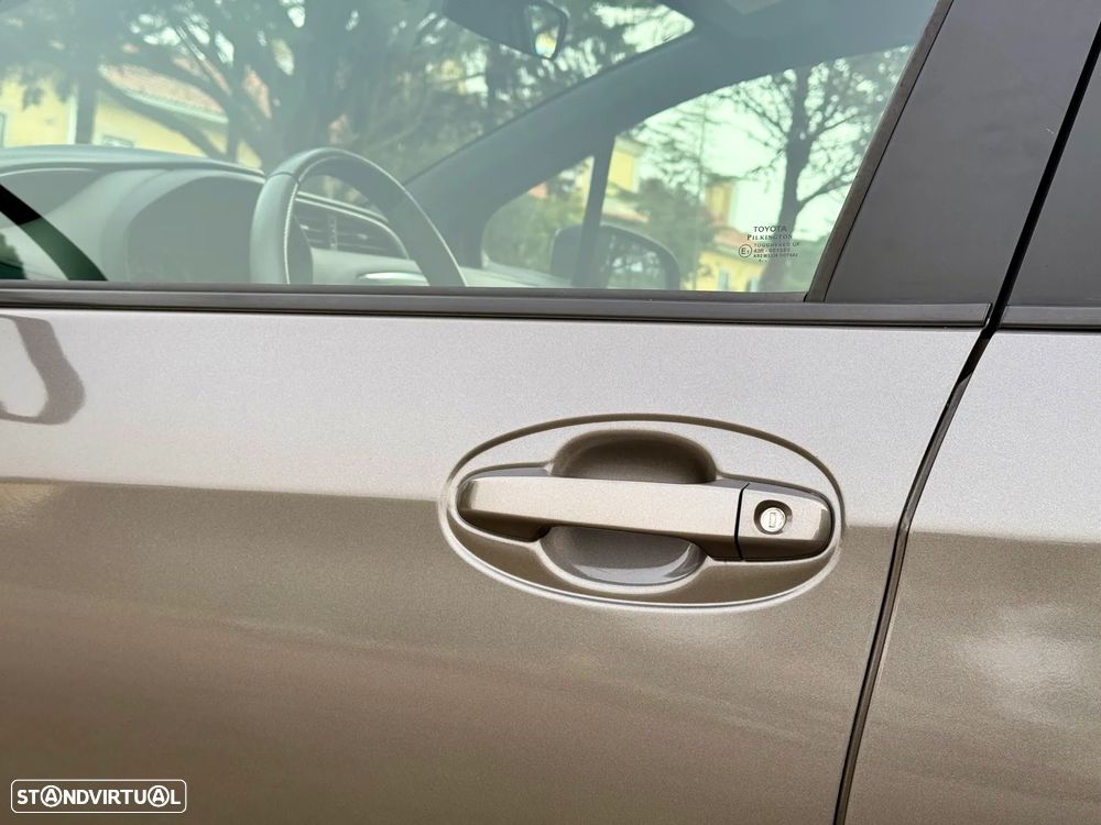 Toyota Yaris 1.5 HSD Square Collec.Bronze - 22