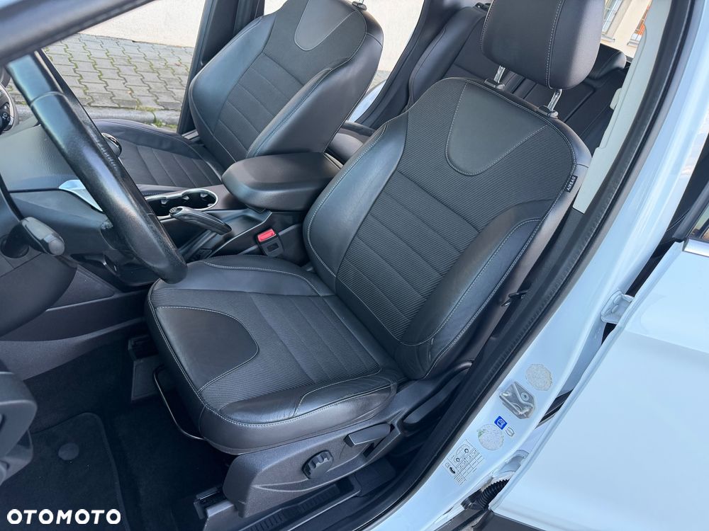 Ford Kuga 2.0 TDCi 2x4 Titanium - 22