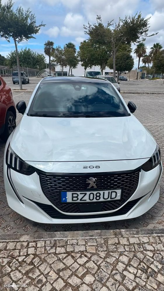 Peugeot 208 PureTech 100 GT Pack — fotografia 8