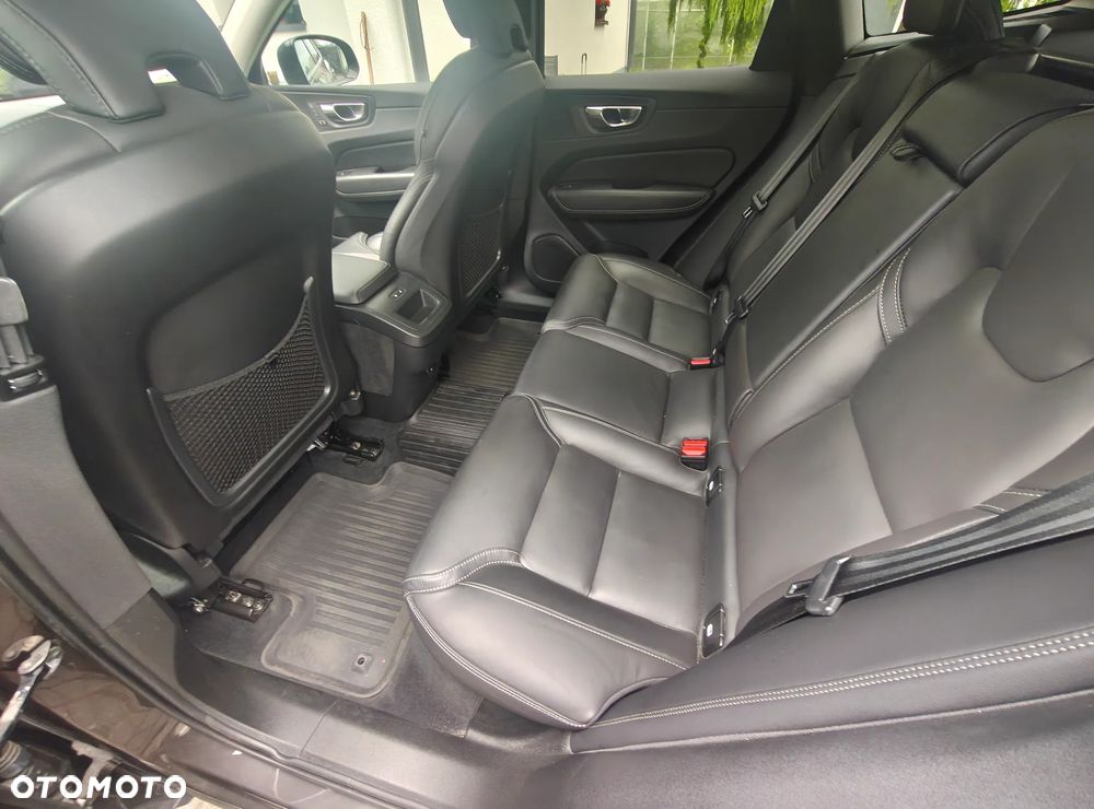 Volvo XC 60 B4 D Plus Dark - 8